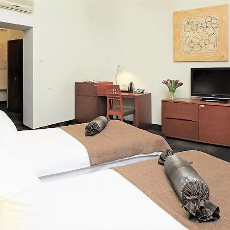 Rixwell Centra Hotel