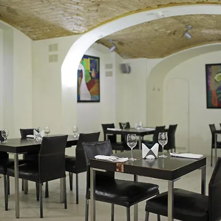 Rixwell Centra Hotel