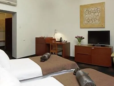 Rixwell Centra Hotel