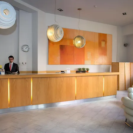 מלון Rixwell Centra 4*