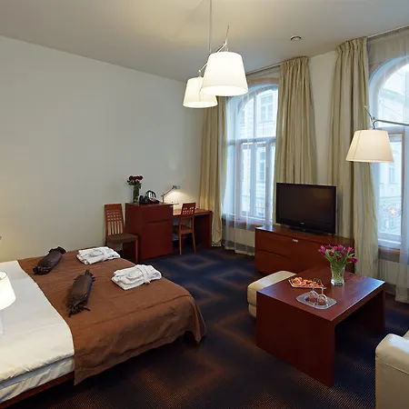 מלון Rixwell Centra 4*